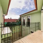 New 6 - Self Check In, Free Parking Апартаменты Братислава