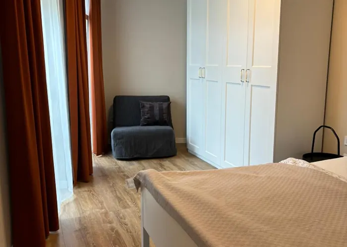 New 6 - Self Check In, Free Parking *